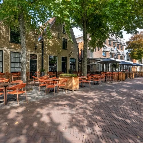 2026-05/badhotel-bruin-2026-27-