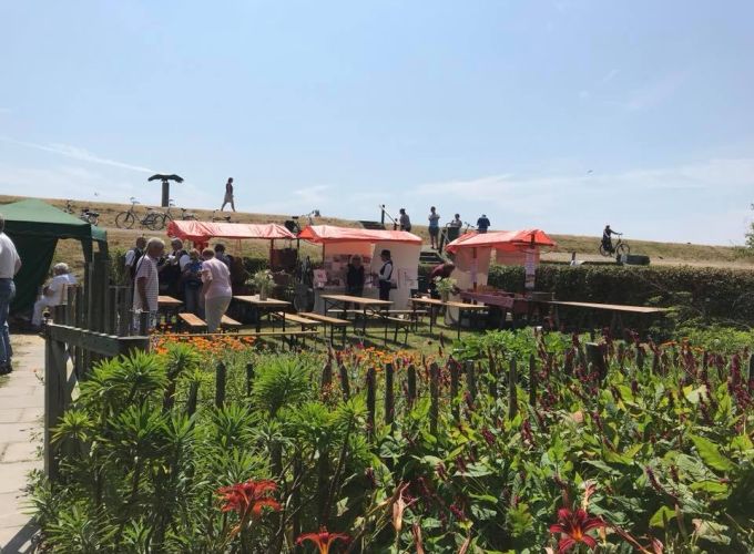 Achter Diek - Een kleinschalig en vrij toegankelijk muziektheaterfestival bij Museum Tromp's Huys.