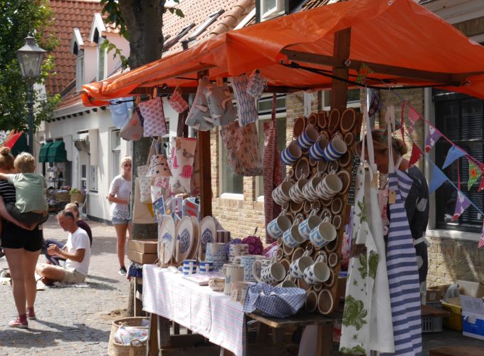 Braderie - Volop gezelligheid in de Dorpsstraat!