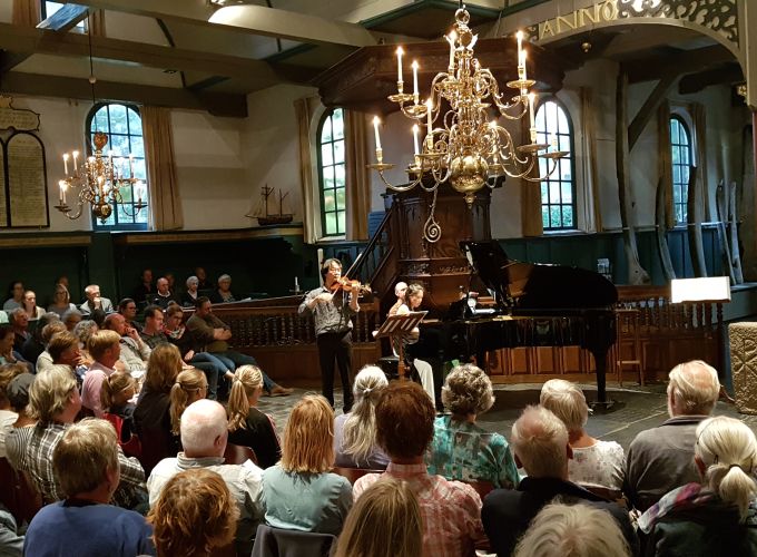 Concerten bij kaarslicht 2019 - Topmusici uit binnen- en buitenland spelen in de sfeervolle kerk.