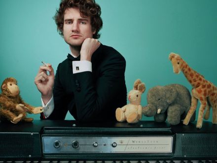 Thijs Boontjes Dans- en Showorkest - Nederlandstalige en humorvolle ballads & rock 'n' roll in de Kleine Zaal op Kampeerterrein Stortemelk.
