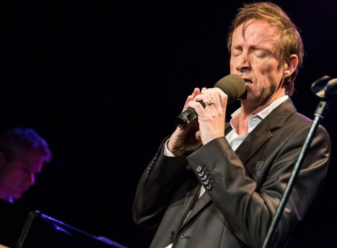 Vive Aznavour! - Een optreden van chansonnier Michael Abspoel bij Podium Vlieland.
