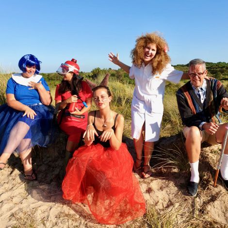 Kleine Arena - Hilarisch leuk kindertheater voor de kleintjes en de wat groteren bij Kampeerterrein Stortemelk.