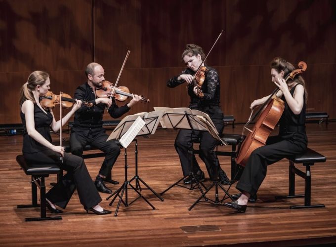 Concert bij kaarslicht in de kerk (strijkkwartet) - Skazka Kwartet (strijkkwartet)