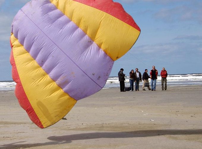 Power kiten - Summer outdoor 9 tot 15 jaar - Elke dag van de week gaan we 2 uur actief bezig met andere kinderen.