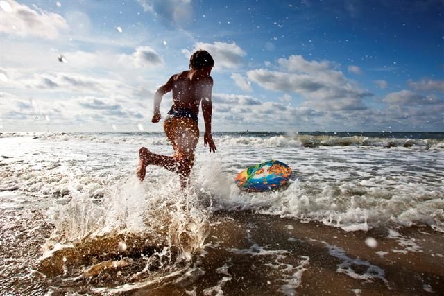 Skimboarden + bodyboarden - Summer outdoor 9 tot 15 jaar - Elke dag van de week gaan we 2 uur actief bezig met andere kinderen.