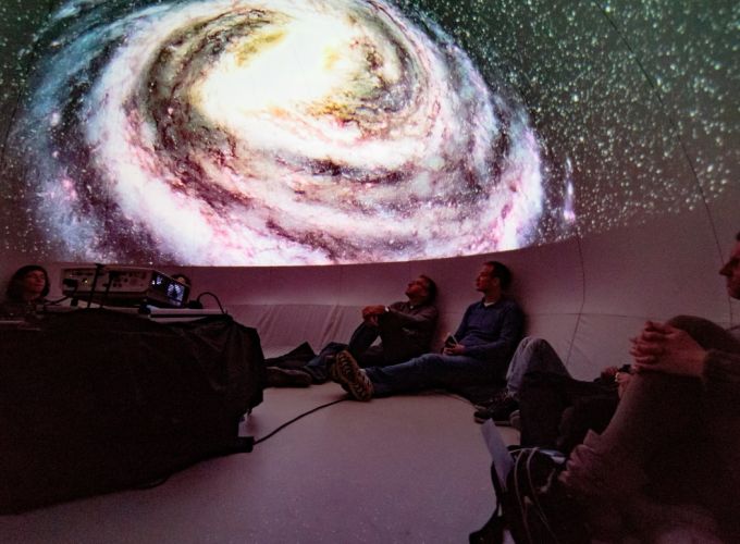 Kapteyn Mobiele Planetarium - Opblaasbare planetarium in de bibliotheek