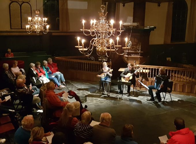 Concert bij kaarslicht in de kerk, Dutch Classic Jazz Trio - In de Nicolaaskerk