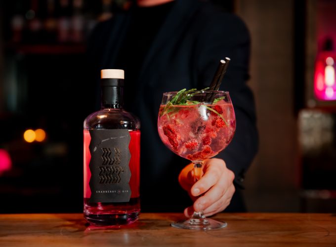 Tasting OldSalt Gin - Belevenissen, tradities en tragedies van het natte zilt zijn de juiste ingrediënten voor een OldSalt, dè bewaarder en verteller van het ongeschreven oude zeemansverhaal.