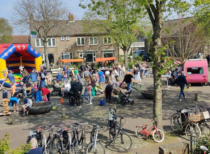 Braderie - Volop gezelligheid in de Dorpsstraat