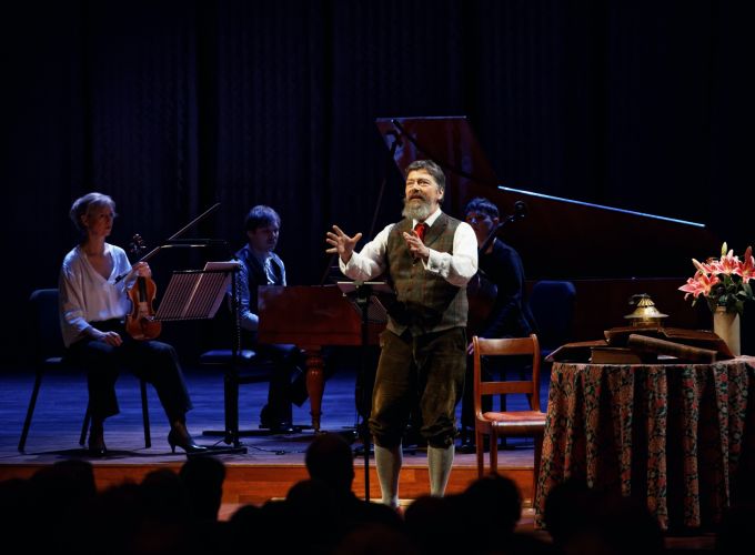Concert bij kaarslicht in de kerk: Artem Belogurov - In de Nicolaaskerk