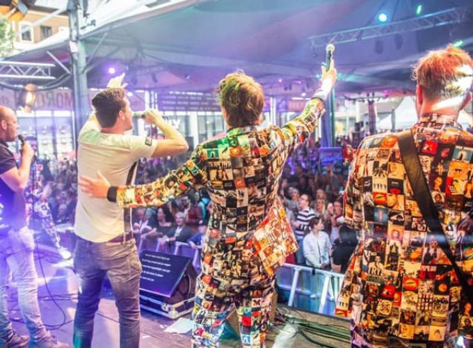 De Grote Karaoke Show Grijp die microfoon! - Kampeerterrein Stortemelk - Kleine Zaal