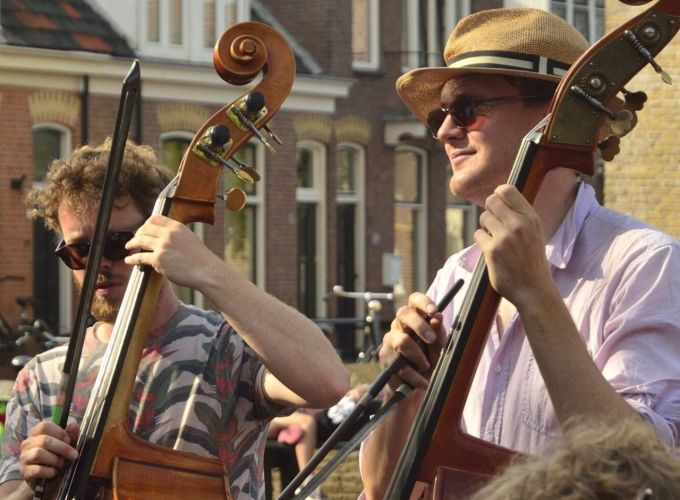 Strijkorkest TE KEK Met vonkend klassiek en licht repertoire - Kampeerterrein Stortemelk - Bospodium