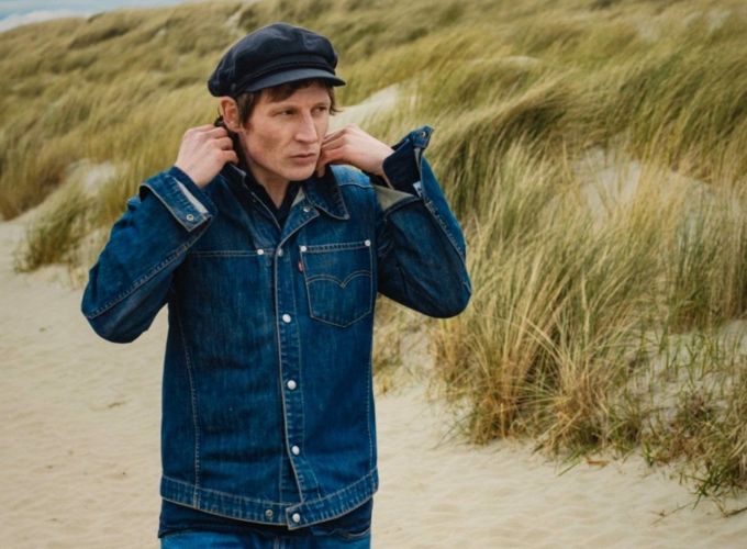 Lucky Fonz III presenteert debuutroman 'Van de goden vervuld' - Kampeerterrein Stortemelk - Grote Zaal