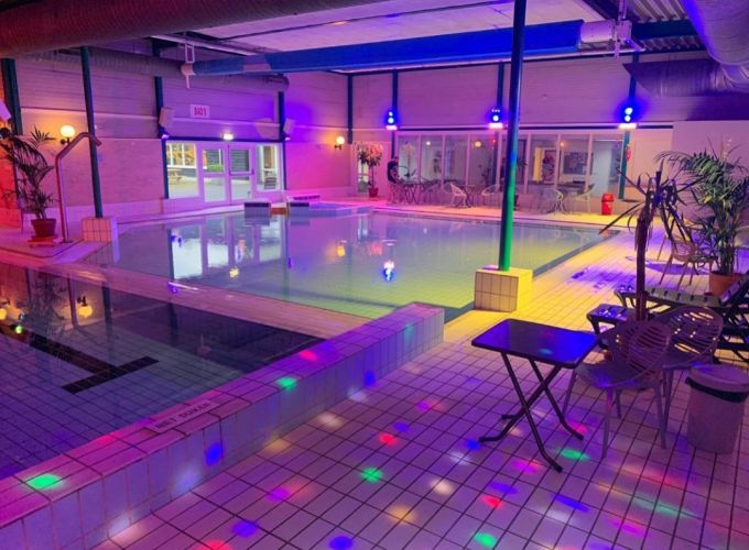 Discozwemmen, zwemmen, spetteren en dansen op de laatste hits! - In sportcentrum Flidunen