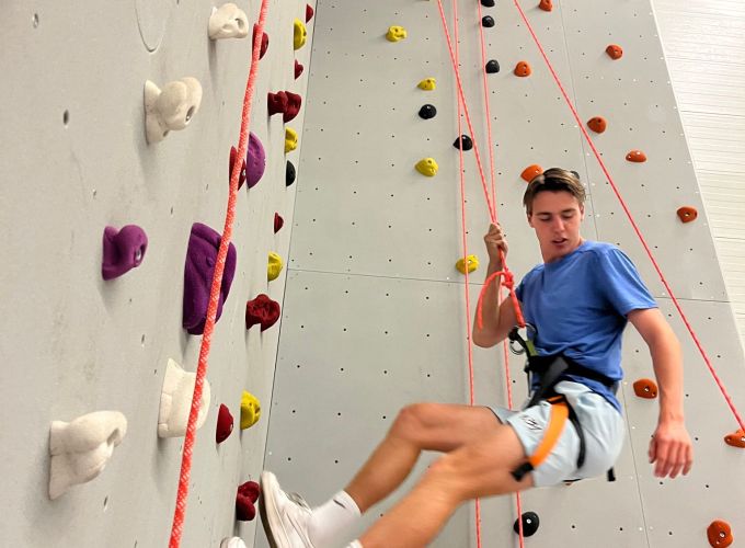 Klimmen - klimwand in Sportcentrum Flidunen