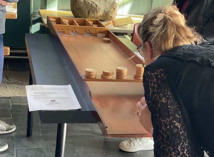 Sjoelen - in de Nicolaaskerk