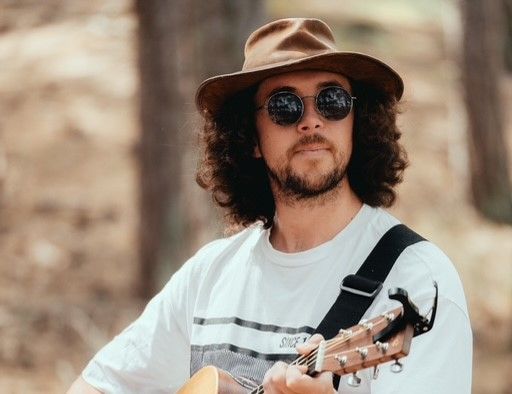 Ierse singer-songwriter Ryan O’Shaughnessy - in bierbrouwerij Fortuna Vlieland